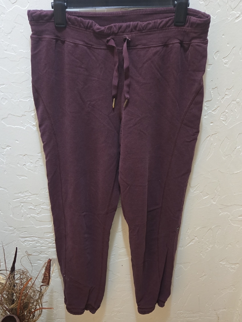 lululemon athletica Women's Plum Drawstring Joggers Estimated Size 12